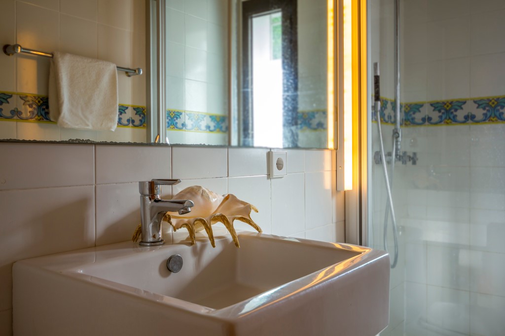 resa estates ibiza 2021 holiday home villa rent talamanca  bathroom mirror.jpg